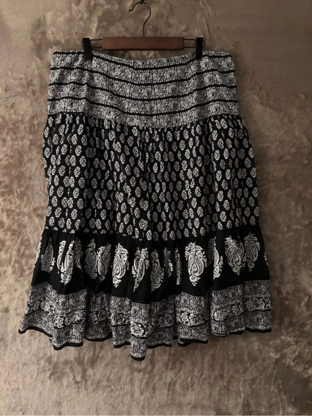 Chaps Tiered Paisley Skirt Women’s Size 14 Black and White Pattern